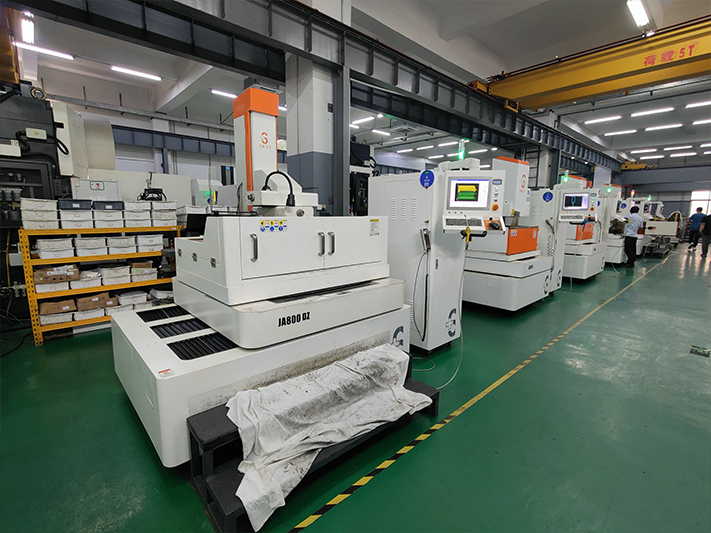 广东永超塑胶模具厂家开模车间实拍图片