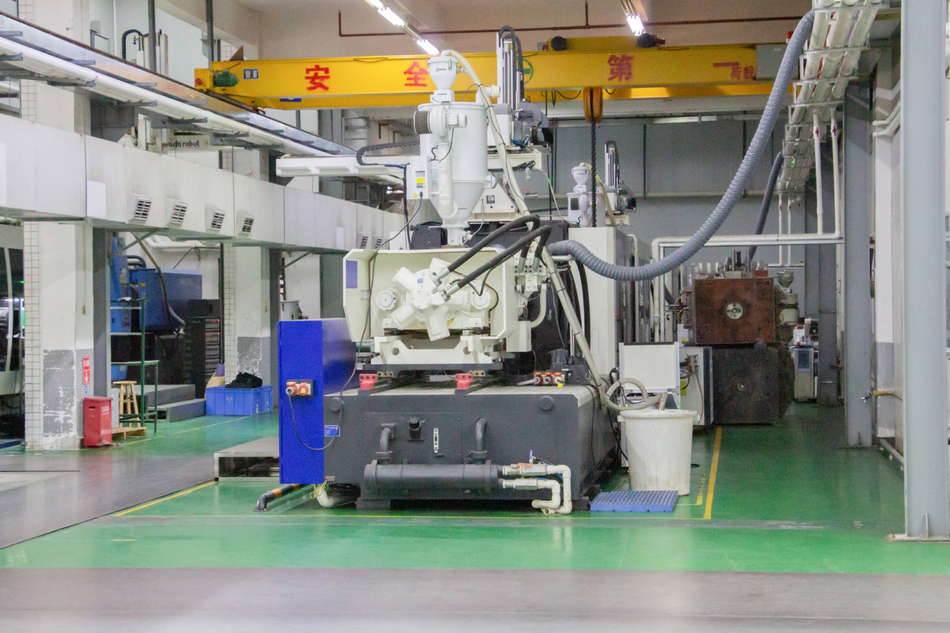 塑胶模具注塑车间实拍