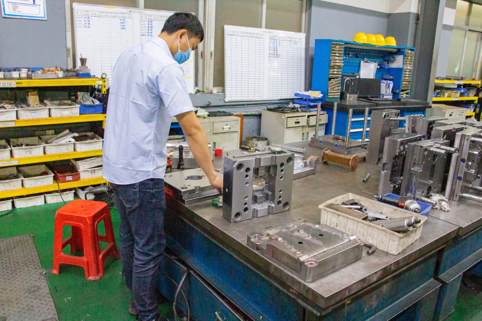 广东永超塑胶模具厂家模具设计与制造开模车间实拍图片