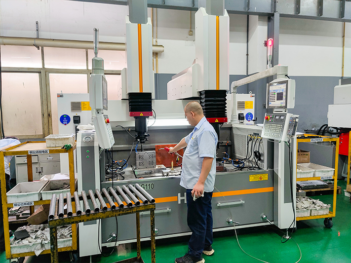 广东永超塑胶模具厂家开模车间实拍图片