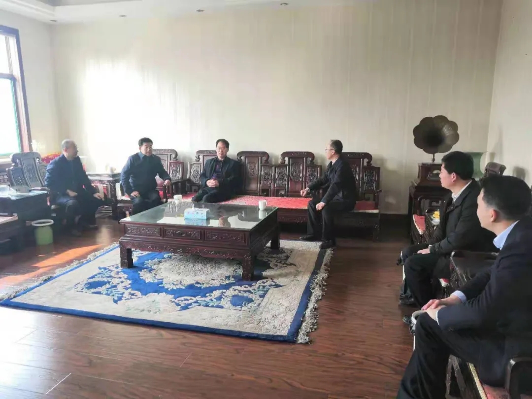 潍坊市十七届人大常委会举行第二十次会议，表决通过有关名单！